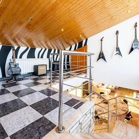 ヴィラ Luxury Rock Tirri レウス